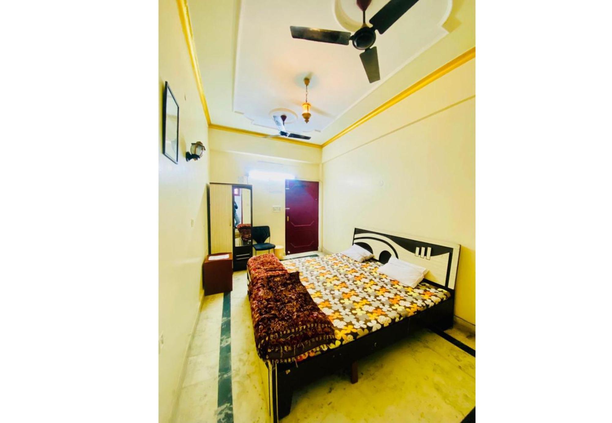 J C Guest House Hasanganj Exterior photo
